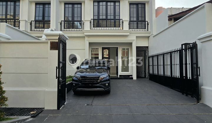 Rumah Mewah Baru American Classic Di Cempaka Putih Jakarta Pusat 