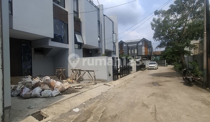 Affordable Quality New 3-Story House in Duren Sawit, East Jakarta 2