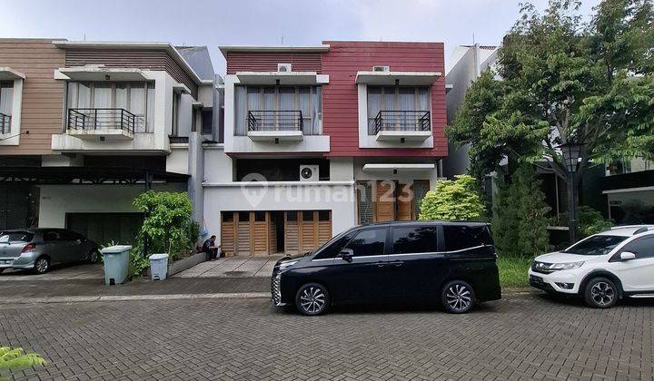 Rumah Di Raffles Hills Cibubur,depan Taman Row Jalan Superlebar 1