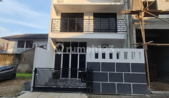 Rumah Cluster Siap Huni Dkt Stasiun LRT di Pd Kelapa Jakarta Timu