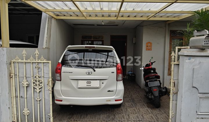 Cheap Sale of Furnished House in a Complex, Small Bamboo, East Jakarta 2