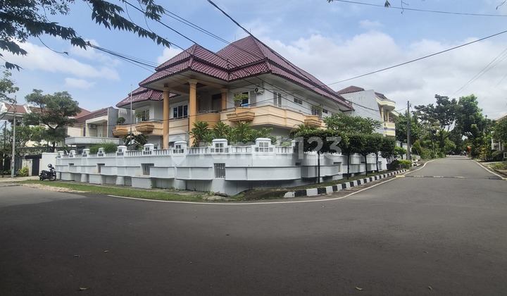Rumah Mewah Dalam Komplek Bebas Banjir di Duren Sawit Jakarta Tim