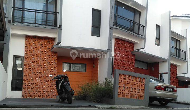Dijual Rugi Rumah Bagus 2 Lantai Arcamanik Dekat Griya Murah