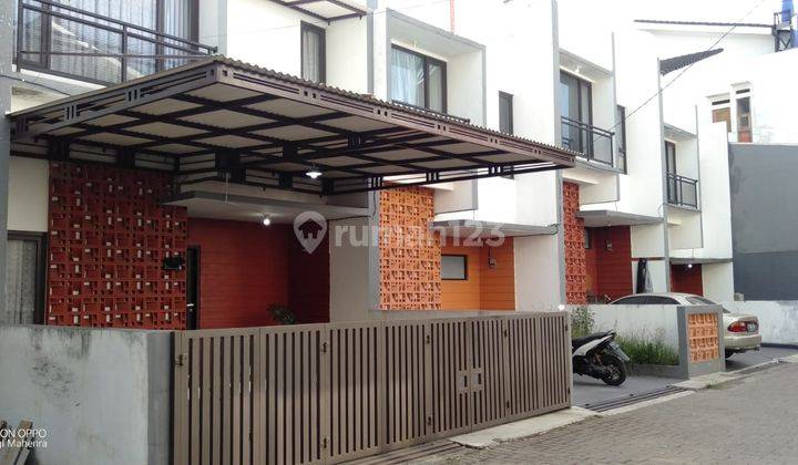 Dijual Rugi Rumah Bagus 2 Lantai Arcamanik Dekat Griya Murah