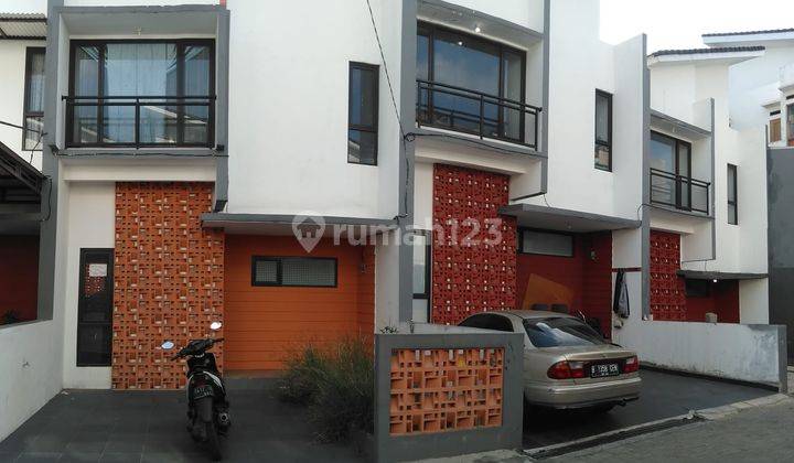 Dijual Rugi Rumah Bagus 2 Lantai Arcamanik Dekat Griya Murah