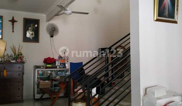 For Sale: Cluster Sapphire Phg by Summarecon Serpong, Ready to Occupy. A house with a minimalist luxury design and a serene, safe, and comfortable environment in the elite Alam Sutra residential area. Strategically located near malls, ICE BSD, culinary spots, surrounded by malls, schools. 2