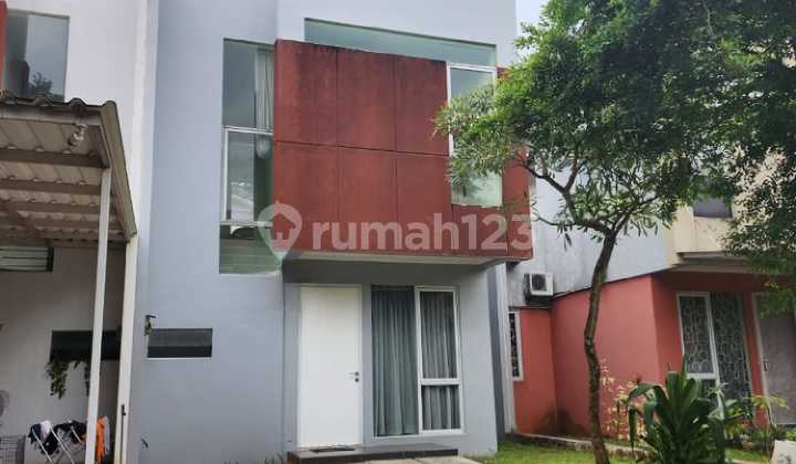 For Sale: The Icon Cluster Simplicity Home by BSD. Featuring a super beautiful and excellent modern design. The house is in move-in ready condition, completely untouched yet neat and well-maintained. The location is highly strategic, with plenty of dining spots, schools, universities, and malls nearby.