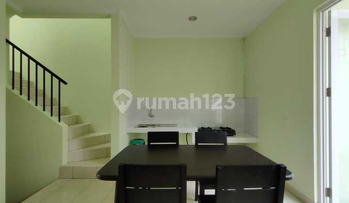 For Sale: The Icon Cluster Simplicity Home by BSD. Featuring a super beautiful and excellent modern design. The house is in move-in ready condition, completely untouched yet neat and well-maintained. The location is highly strategic, with plenty of dining spots, schools, universities, and malls nearby.