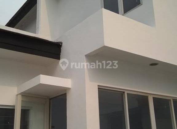 Dijual Rumah Eastern Cosmo Extention By Bsd City. Mewah sudah Full Renov Dan Kondisi Rumah Sangat Rapi. Bentuk Bangunan Yang Sangat Modern Cocok Untuk Investasi Atau Siap Huni Cepat. Lingkungan Yang Sangat Terjamin Dan Akses Jalan Yang Sangat Terjangkau. 2