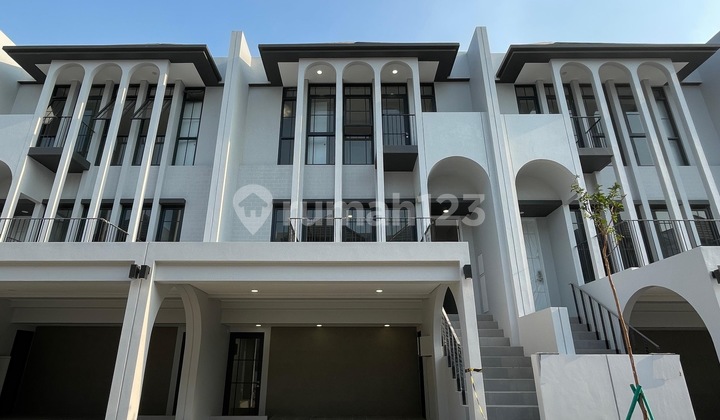 For Sale New Ready-to-Occupy Home Quickly. Luxurious, Beautiful, and Modern Interior Design by BSD, with a Spacious and Comfortable Condition for Living. Because the House is Very Well-Maintained and the Location is Highly Strategic for Access. Near Malls, Dining Spots, Schools, etc. For Sale New Ready-to-Occupy Home Quickly. Luxurious, Beautiful, and Modern Interior Design by BSD, with a Spacious and Comfortable Condition for Living. Because the House is Very Well-Maintained and the Location is Highly Strategic for Access. Near Malls, Dining Spots, Schools, etc.