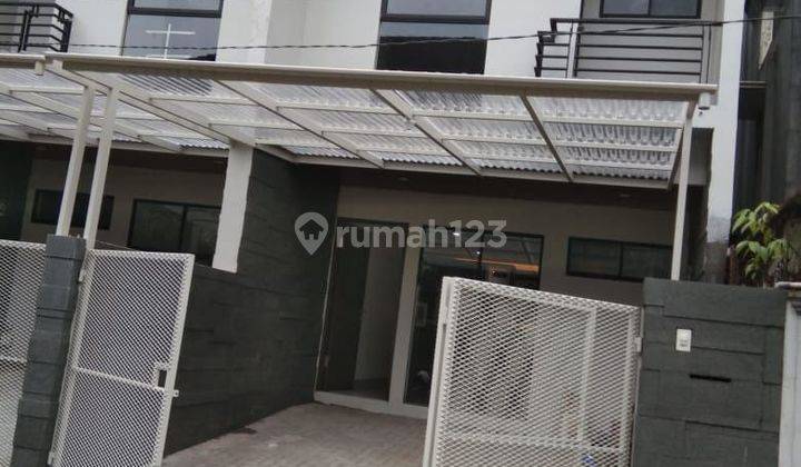 Rumah 2 Lantai Baru Semi Furnished SHM di Jalan Pasteur, Bandung 1