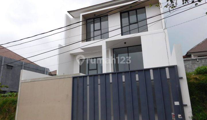 Rumah Modern 2 Lantai Bagus SHM di Setiabudi, Bandung 1