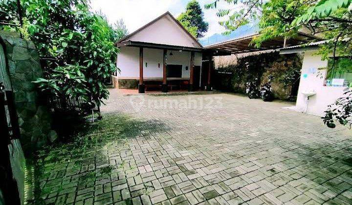 Villa Dengan Tanah Luas Dan Kolam di Lembang, Bandung Barat 1