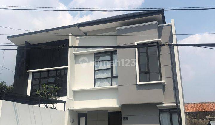 Rumah Baru Hook Tanah Luas Dan Asri SHM di Cimahi Utara, Cihanjuang, Cimahi