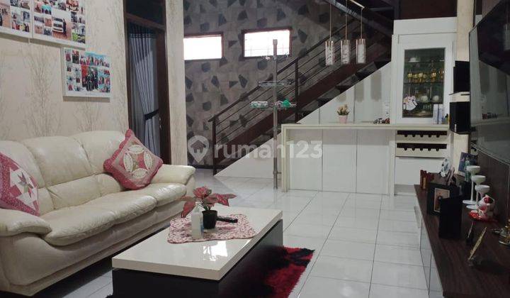 Rumah 2 Lantai Bagus Furnished SHM di Turangga, Bandung 2