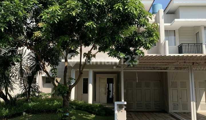 House In Goldfinch Cluster The Spring Gading Serpong, 2-Story House, Area 10x25 = 250m², Building Area 230m², 4+1 Bedrooms, 3+1 Bathrooms, Vacant, Rarely Available.