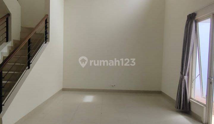 Rumah cantik di Cluster ruby PHG Gading Serpong rumah 2 Lantai luas 9 x 18 m = 162 m  lb 132 m kt 3+1 km 2+1 Barat Laut, ada ac , kitchen set dan gorden, jarang ada 8