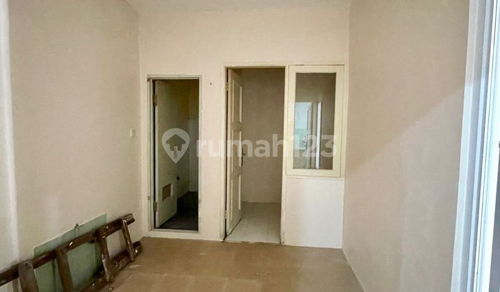 House in Monaco Village Gading Serpong, Size 8 X 16 = 128 M, Land Area 130 M, Bedrooms 3+1, Bathrooms 2+1, Empty, Newly Renovated, Southeast. 2