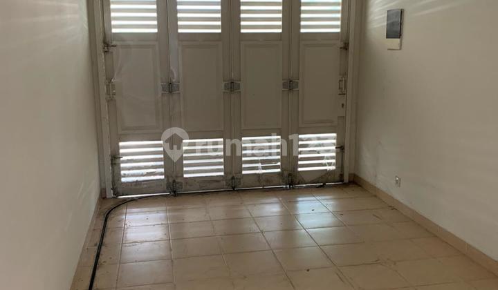 House In Goldfinch Cluster The Spring Gading Serpong, 2-Story House, Area 10x25 = 250m², Building Area 230m², 4+1 Bedrooms, 3+1 Bathrooms, Vacant, Rarely Available.