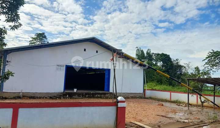 Warehouse in Gunung Tabur Subdistrict, Berau East Kalimantan Area 1925m² Land Area 432m², Mountain Stone Foundation, Brick Walls, Light Steel Roof