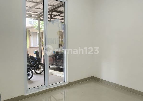 Rumah di Latigo Village Gading Serpong Luas 8 X 12 M = 96 M LB 90 M KT 3 KM 3, Kosongan, Kamar Utama Besar 2