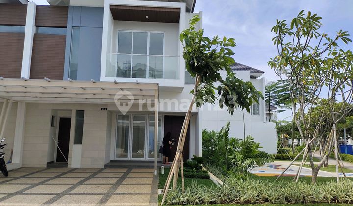 Beautiful House The Riviera At Puri Metland Cyber City Tangerang 2-Story House Area 8 X 15 = 120m² Building Area 131m² 3+1 Bedrooms 3+1 Bathrooms, Large Master Bedroom with Ensuite Bathroom, Affordable, Rare Find Beautiful House The Riviera At Puri Metland Cyber City Tangerang 2-Story House Area 8 X 15 = 120m² Building Area 131m² 3+1 Bedrooms 3+1 Bathrooms, Large Master Bedroom with Ensuite Bathroom, Affordable, Rare Find