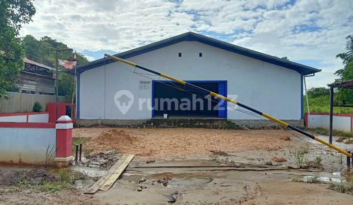 Warehouse in Gunung Tabur Subdistrict, Berau East Kalimantan Area 1925m² Land Area 432m², Mountain Stone Foundation, Brick Walls, Light Steel Roof