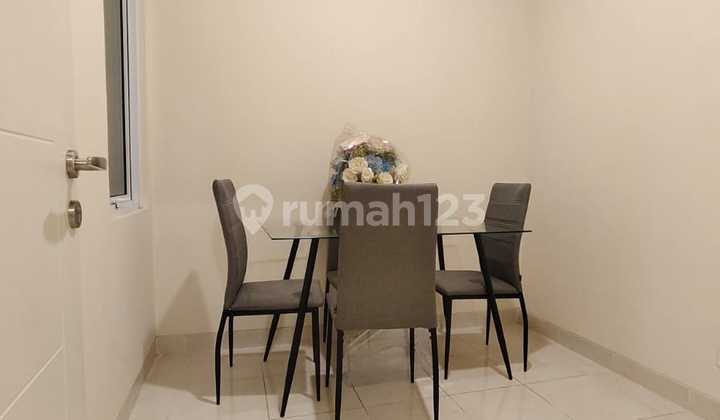 Semi-Furnished House in Agnesi Cluster, Gading Serpong, 2-Story House, Area 5 X 10.5 = 52 M², Building Area 60 M², 3 Bedrooms, 2 Bathrooms.