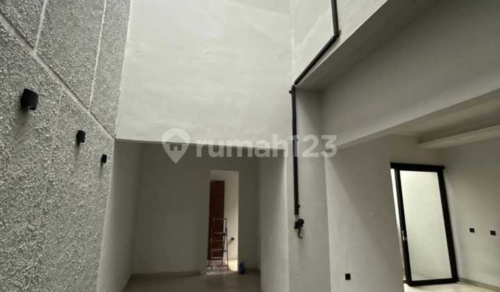 Rumah New Alicante Gading Serpong Luas 7 X 20 = 140 M Lb 169 M Kt 3 Km 3 , Ada 2 Ac, 1 Kasur, Kanopi , 2 Carport 2