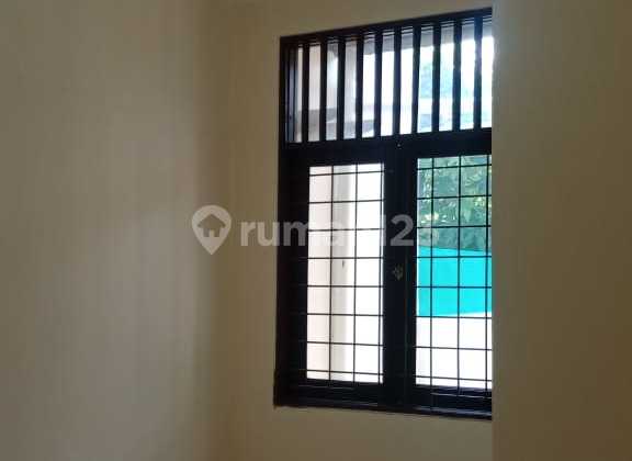 Rumah Di Kemang Pratama 1 Bekasi Luas 12 X 18 M = 216 M Kt 3+1 Km 2+1 , Rumah 1 1/2 Lantai, Ada Ruang Jemur, Gudang Dan Kt Art Di Lt 2, Layout Maksimal , Pencahayaan Bagus, Lokasi Strategis Dekat Sekolah Al Azhar, Marsudirini, Rs Elisabeth , Dekat Akses T 2