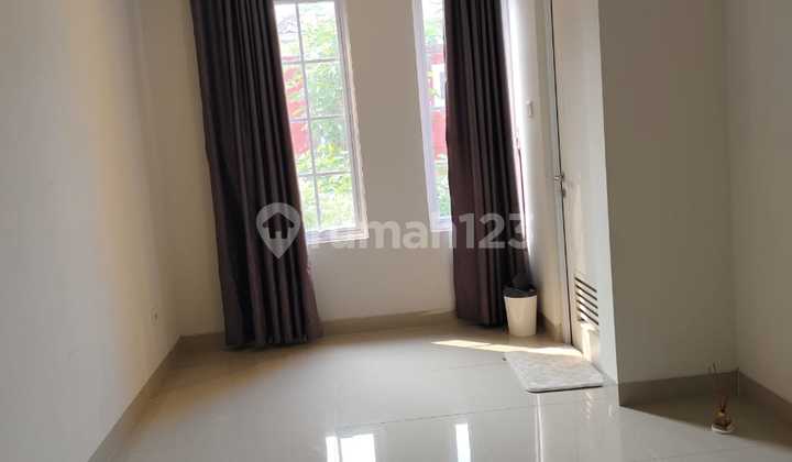 House in Malibu Village Gading Serpong, Size 6 X 8 = 48 M, 2 Bedrooms, 2 Bathrooms, Furnished, with Canopy. 2