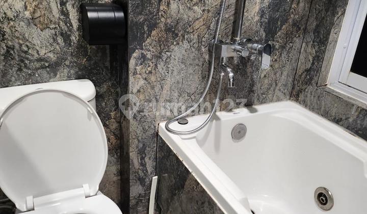 Rumah Cantik Sudah Renovasi Rumah di Cluster Martinez Gading Serpong Luas 5 X 10,5 M LB 60 M Tipe Deluxe KT 3 KM 2 Semi Furnish Yg Nempel, Murah Banget