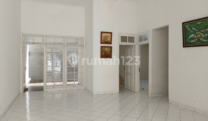 House in Taman Cendana Golf Lippo Karawaci Central, Size 8 X 18 M, 3+1 Bedrooms, 2+1 Bathrooms, Near SPH School, Dian Harapan, Karawaci Supermall, Safe and Comfortable Environment.