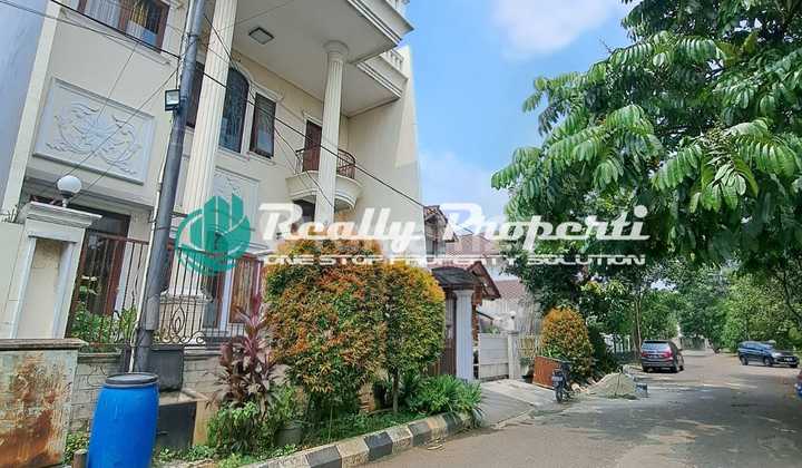 Rumah Mewah 3 Lantai Semi Furnished di Jatiwarna Bekasi 2