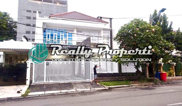 Rumah Duren Sawit 2 Lantai Semi Furnished Dalam Komplek Strategis