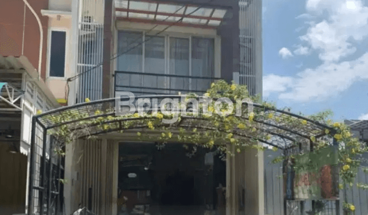 DIJUAL RUKO AREA STRATEGIS 2.5 LANTAI DI ROYAL KETINTANG REGENCY  1