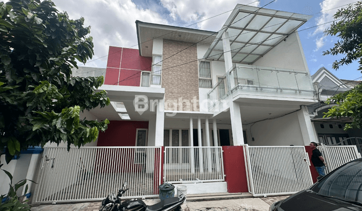 Rumah Minimalist Full Furnish terawat 2 lantai split level di Deltasari 1