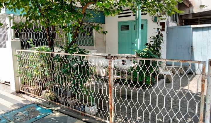 RUMAH TINGGAL COCOK UNTUK CAFE DENGAN NUANSA RUMAH KUNO, TAMBAKSARI