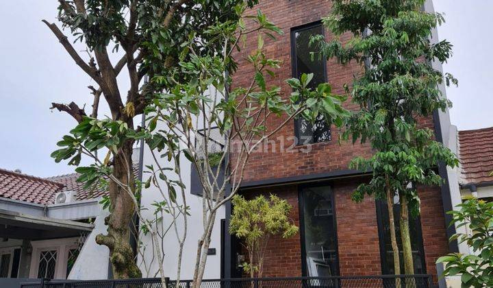 Dijual rumah indutrial cantik di Kencana Loka BSD 1