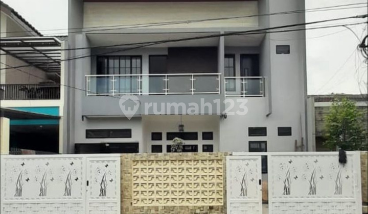 Dijual Rumah Cantik Ada Kolam Renang Di Griya Loka