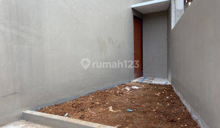 Rumah hook 2 lantai siap huni legalitas 100% aman  2