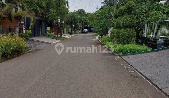 Rumah Luas Model Klasik Nyaman di Bintaro Jakarta Selatan 2
