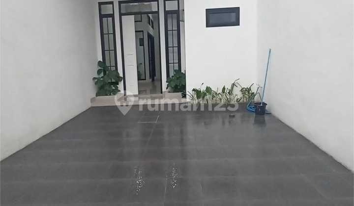 Luxurious, Safe, and Comfortable House Near South City Cibere, South Jakarta 2