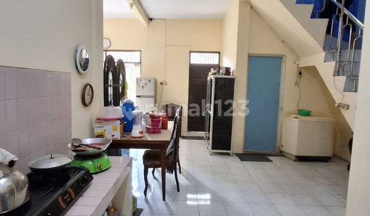 Rumah Dipondok Gede Bekasi Dalam Komplek 1,5 Lantai Gaya Klasik 2