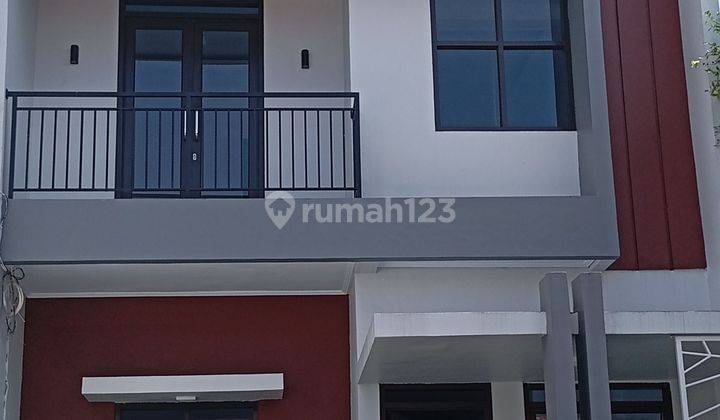 Rumah 2 Lantai Cantik Strategis Dekat Sumarecon Bekasi 2