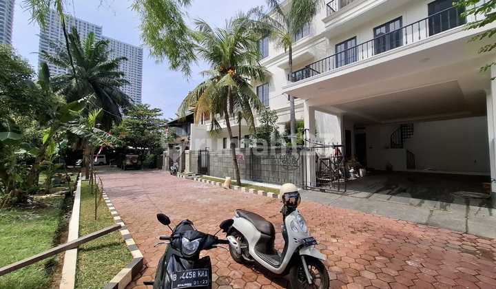 Rumahmewah 3 Lantai Strategis Didekat Galaxy Bekasi 2