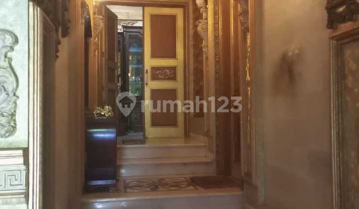 Rumah Mewah Desain Klasik Swimingpool Dikemang Pratama 2