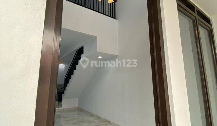 Rumah 2 Lantai Cantik Strategis Dekat Sumarecon Bekasi 2