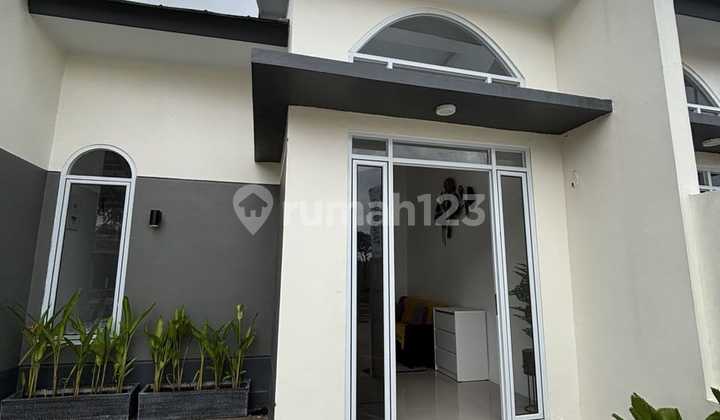 Rumah Gaya American Klasik Strategis Harga Ekonomisdi Dekat Bandara Soeta