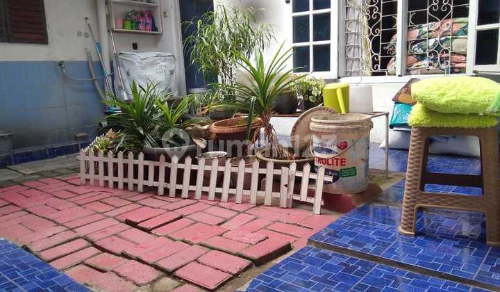 Your spacious and comfortable house in the Pemda Complex, Jatiasih, Bekasi. 2